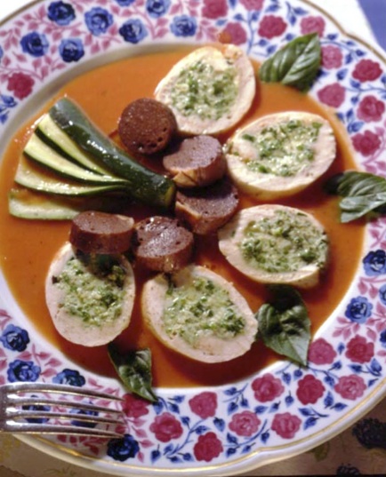 Chicken and Olives Roulades With Tomato Sauce and Thyme
