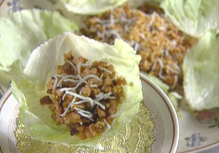 Minced Chicken in Lettuce Cups ►